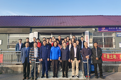 沈陽分院機(jī)關(guān)黨委開展“切實(shí)提升基層組織力、著力創(chuàng)建模范機(jī)關(guān)建設(shè)”系列活動(dòng)——組織黨員赴定點(diǎn)扶貧村調(diào)研慰問